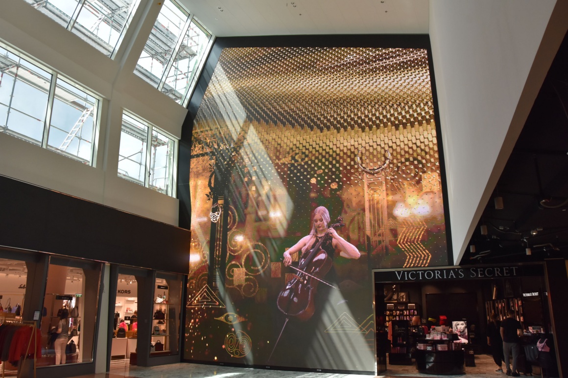 LED wall of The Fashion Gallery at Vienna Airport