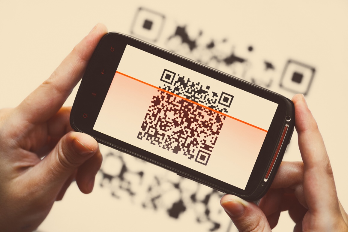 Qr-Code is read via Smartphone