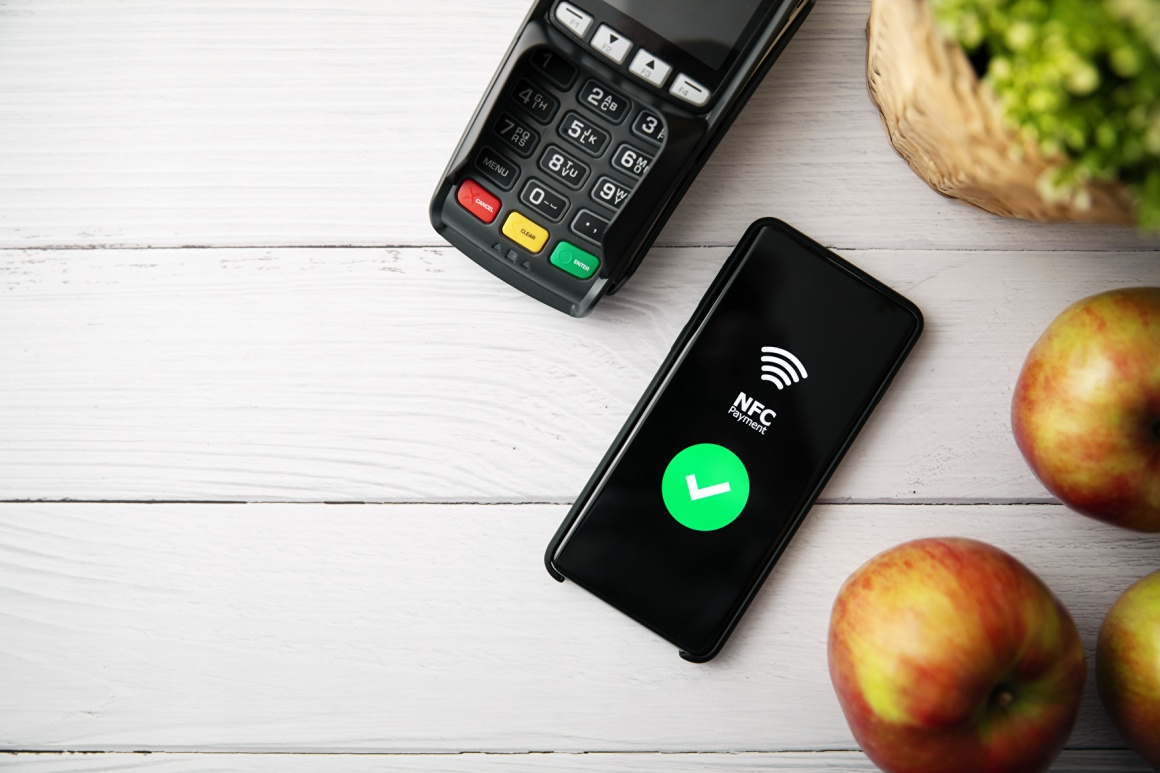 Contactless payment by smartphone with NFC