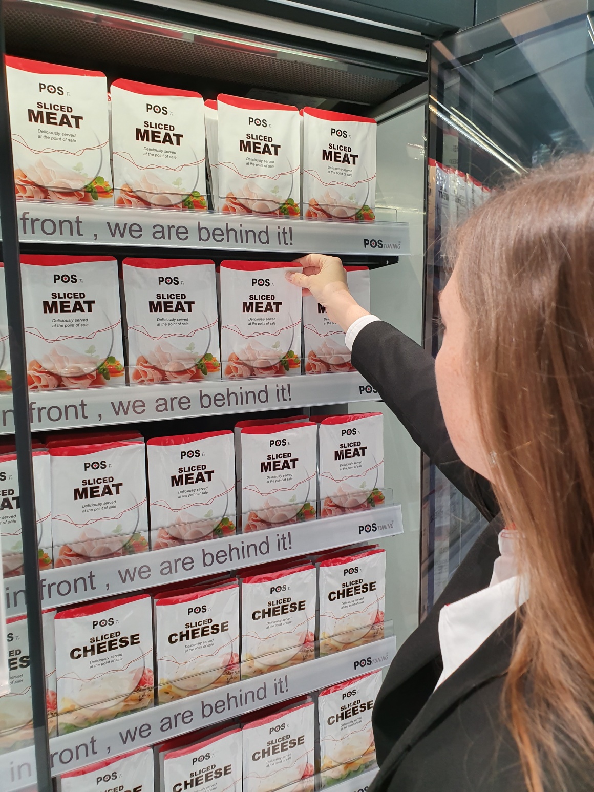 Woman standing in front of a shelf