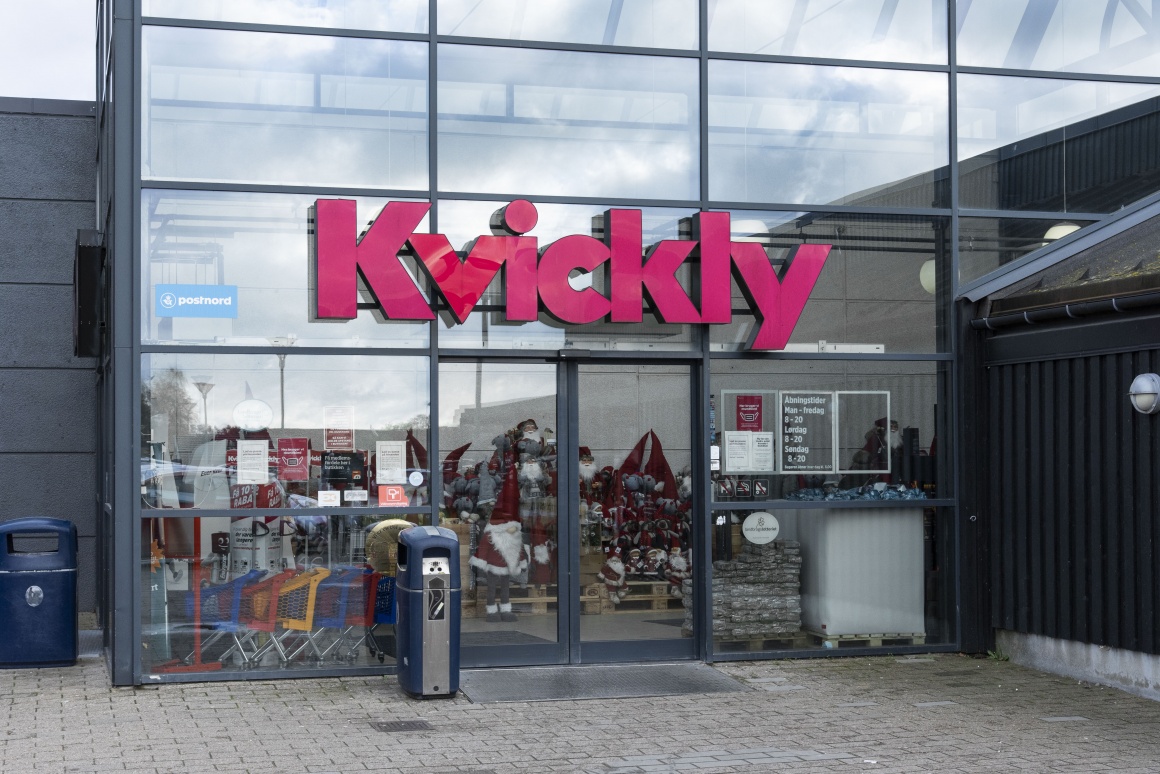 The glass facade entrance to the store Kvickly