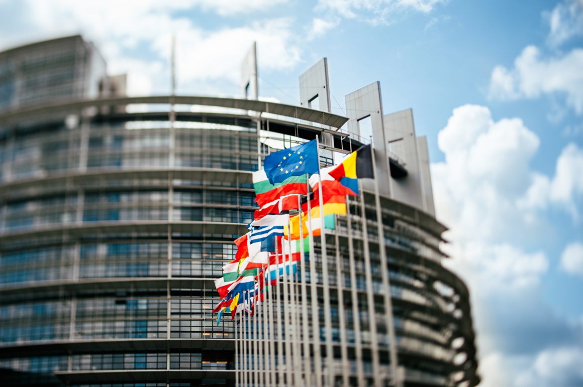 European flags in front of building; copyright: PantherMedia/ifeelstock...